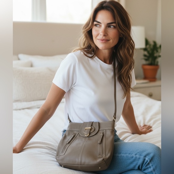 Nine West Handbags - Nine West shoulder bag with adjustable strap
